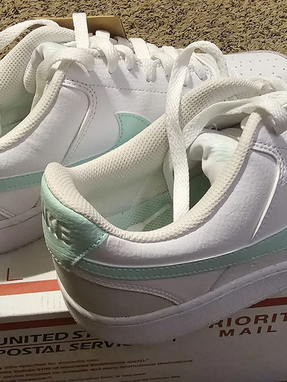 Nike sleek low